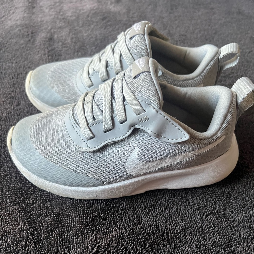 Nike Kids' Light Grey and White Casual Sneakers